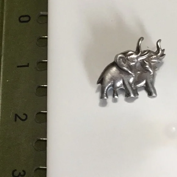 Vintage Elephant Couple Love 💗 Brooch Sterling Silver Heavier. Adorable 925 - Picture 2 of 4